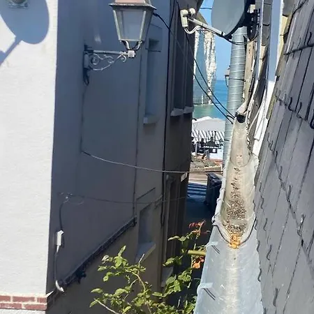 Yport, Maison De Pecheur Avec Jolie Terrasse. *