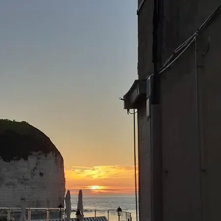 Yport, Maison De Pecheur Avec Jolie Terrasse. *