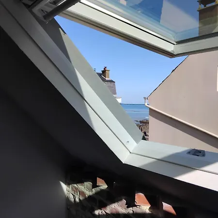 Yport, Maison De Pecheur Avec Jolie Terrasse.