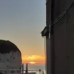 Yport, Maison De Pecheur Avec Jolie Terrasse. *